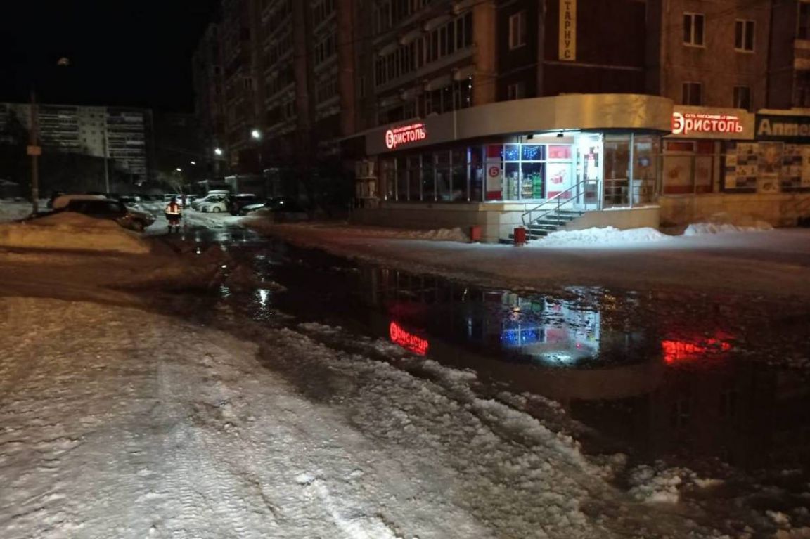 В Водоканале рассказали, когда устранят ледяной коллапс на ЖБИ - «Уральский  рабочий»